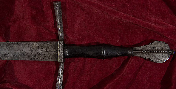 Gotický, jeden a půl ruční bodný meč